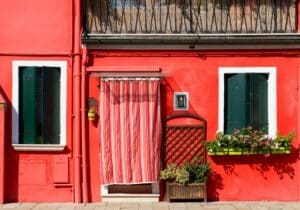 Red house on Burano - - WoW Home